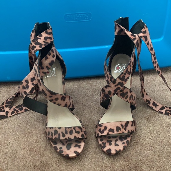 Leopard print heeled wrap sandals - Picture 2 of 4